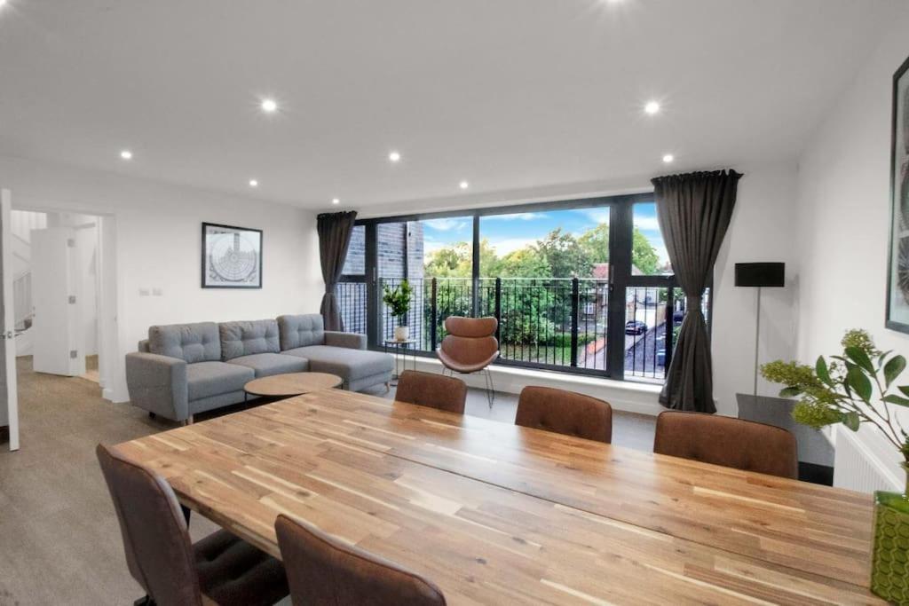 Appartement Modern Penthouse In Wembley à Londres Extérieur photo