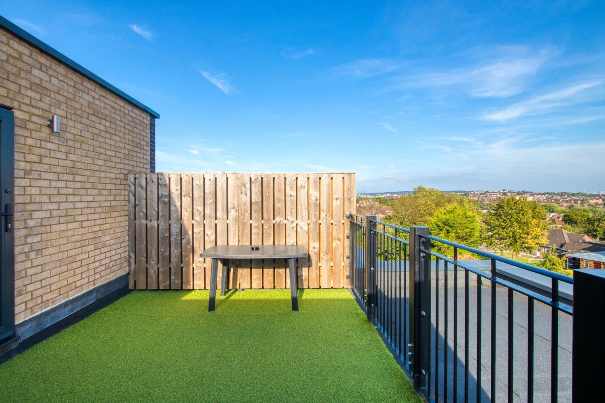 Appartement Modern Penthouse In Wembley à Londres Extérieur photo